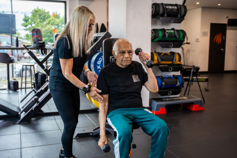 Strength training for over 60s – guided fitness coaching for seniors